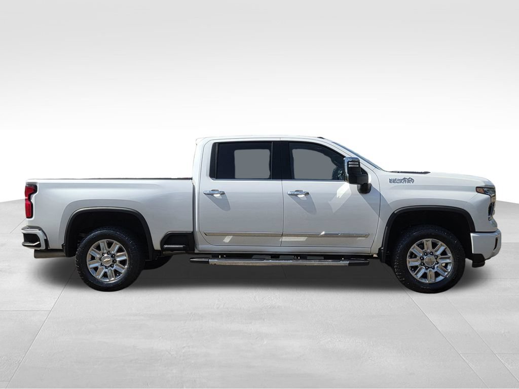 Used 2024 Chevrolet Silverado 2500 High Country w/ High Country Premium Package AWD/4WD image 5