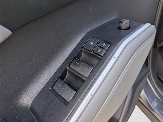 Used 2021 Toyota Highlander XLE image 9