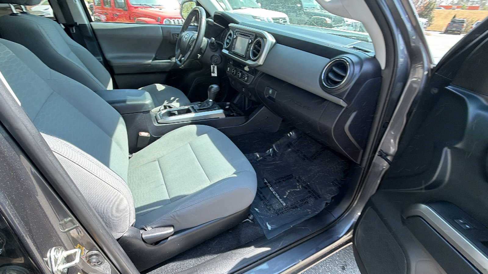 Used 2017 Toyota Tacoma SR5 w/ Tow Package image 19