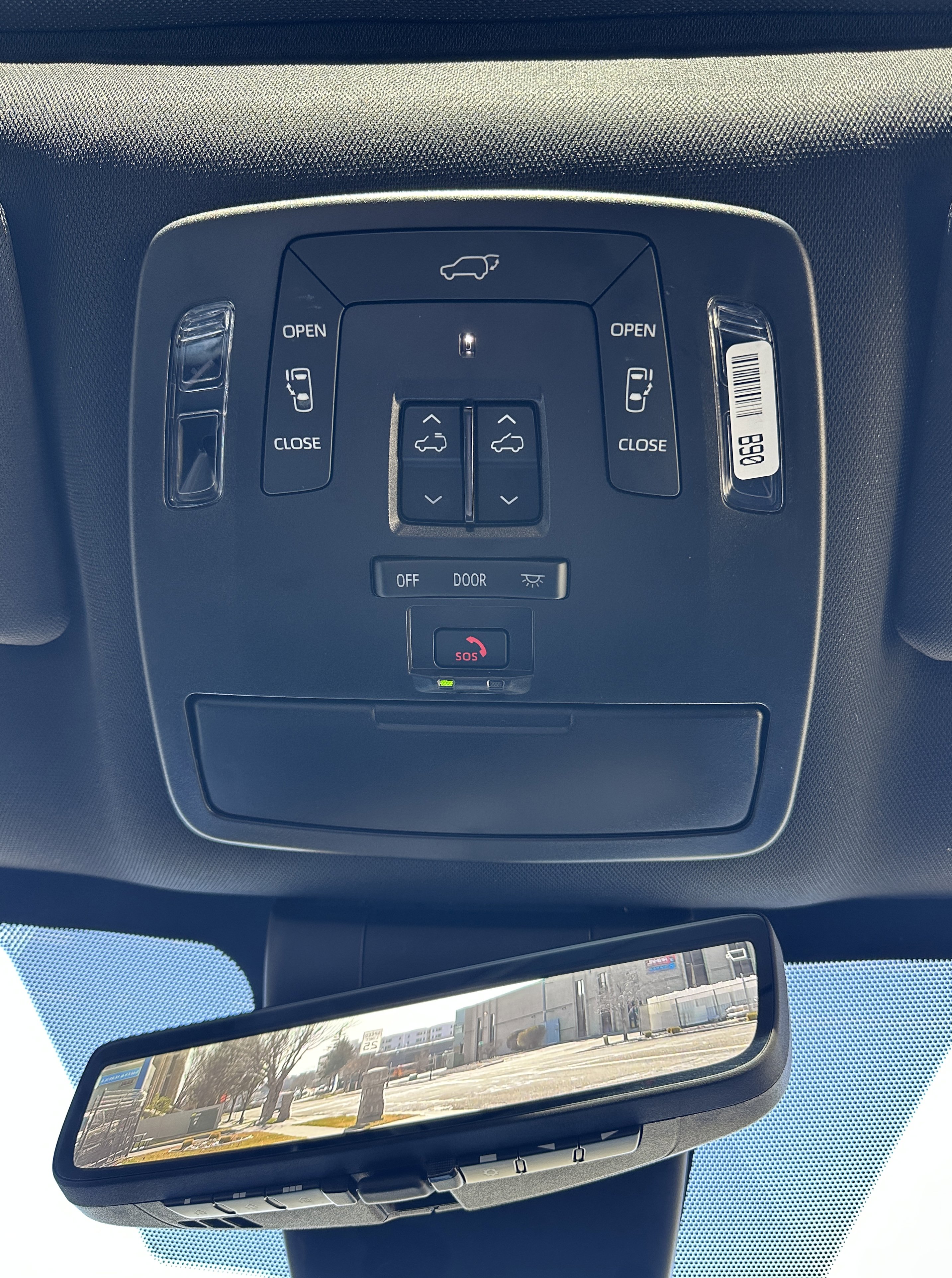 Used 2025 Toyota Sienna Limited image 51