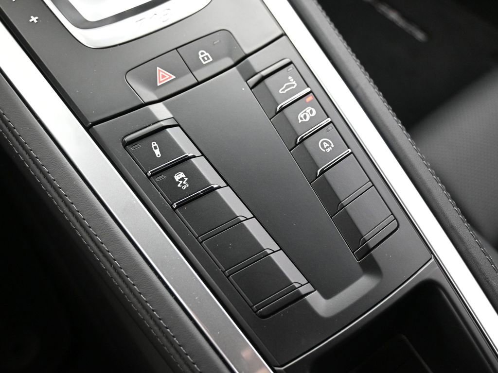 Certified 2025 Porsche 718 Cayman GTS image 24