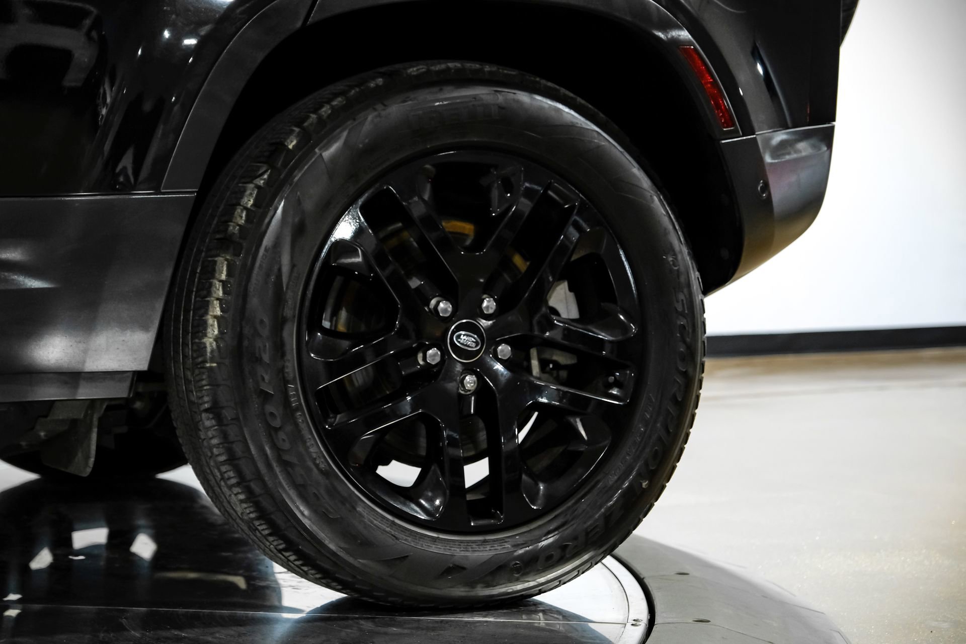 Used 2023 Land Rover Defender 110 SE image 61