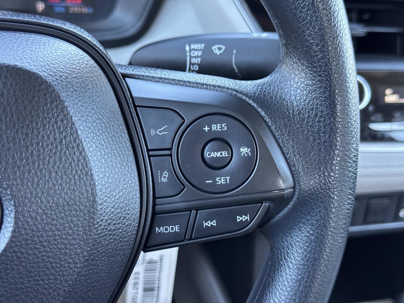 Used 2022 Toyota Corolla Cross L image 12