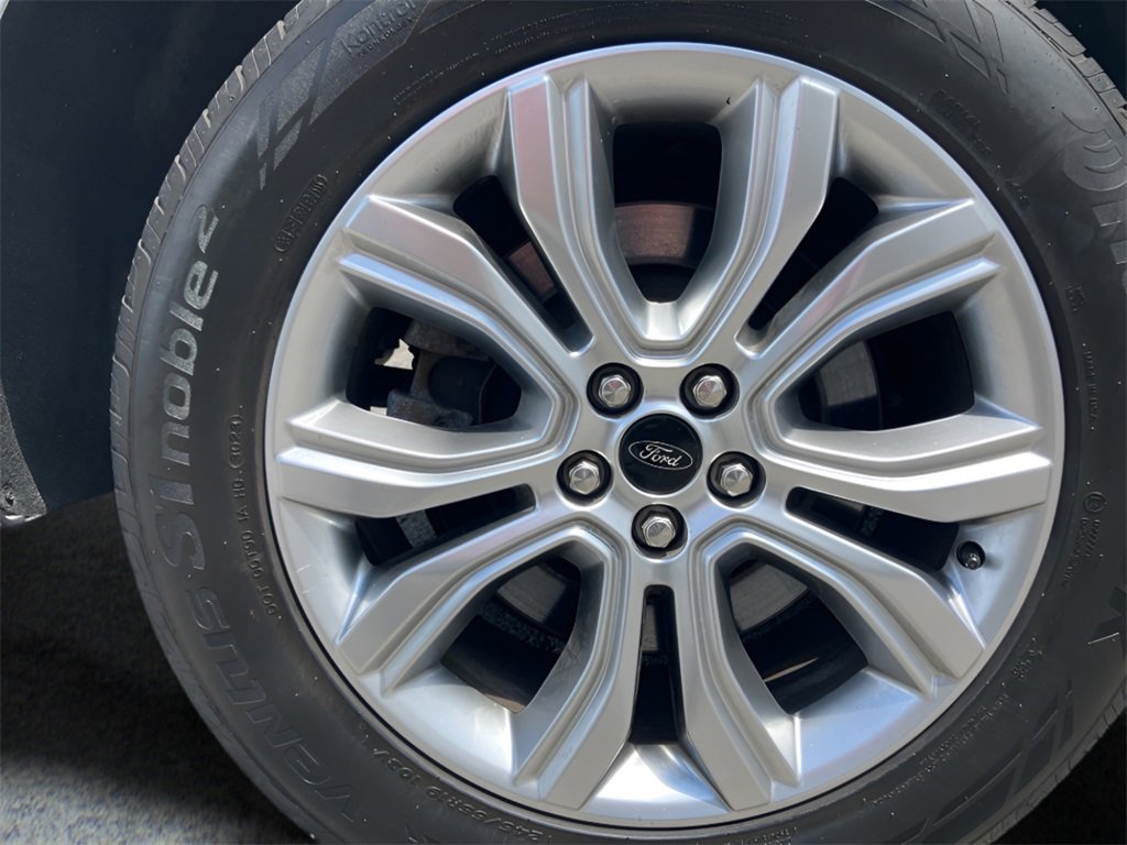 Used 2024 Ford Edge Titanium image 9