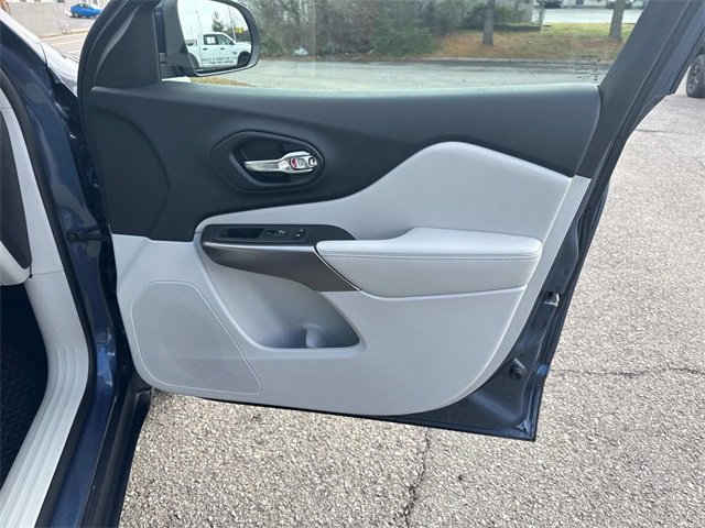 Used 2021 Jeep Cherokee Latitude Plus image 23