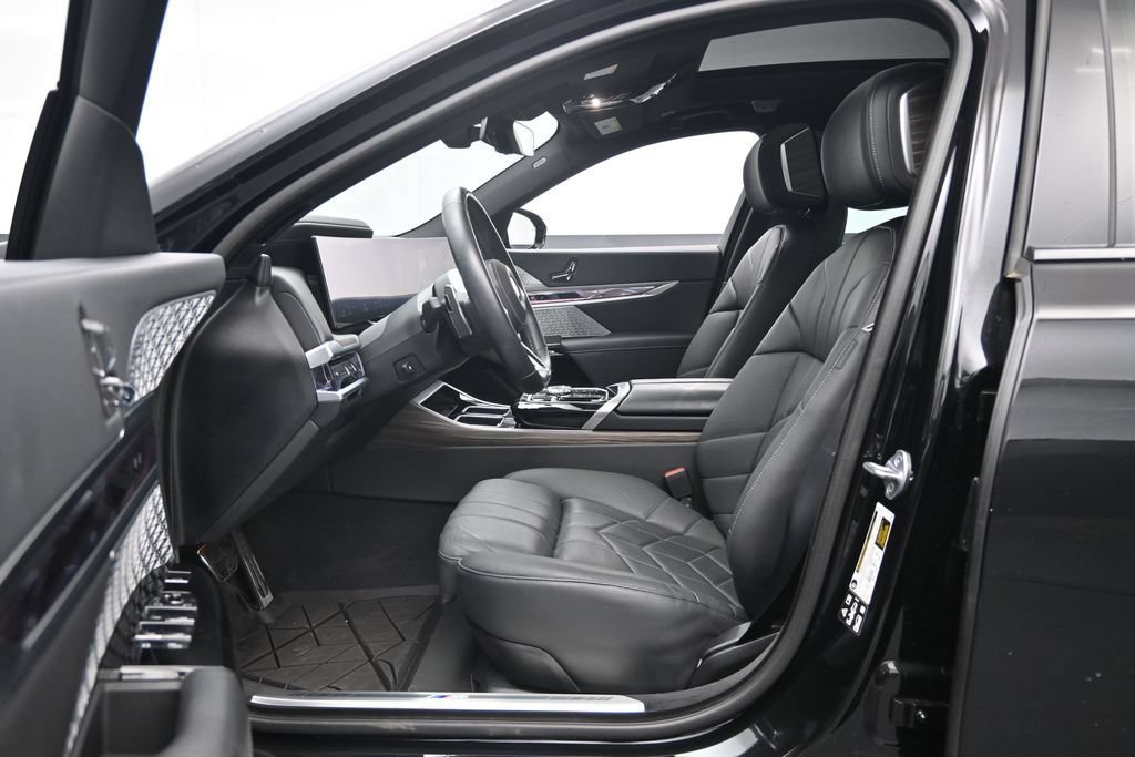 Used 2024 BMW 760i xDrive w/ Executive Package AWD/4WD image 24