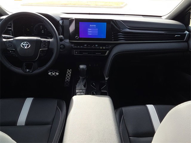 Used 2025 Toyota Camry SE image 11