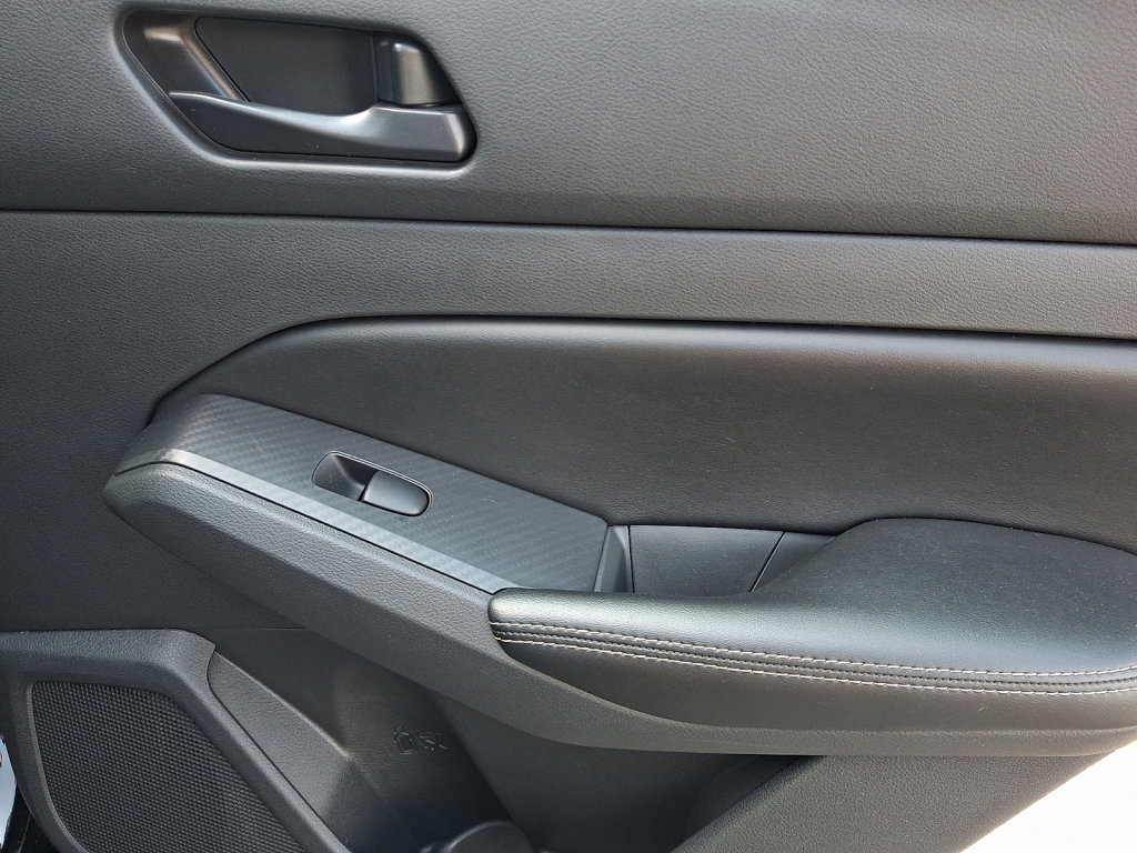 Used 2024 Nissan Altima 2.5 SV FWD image 14