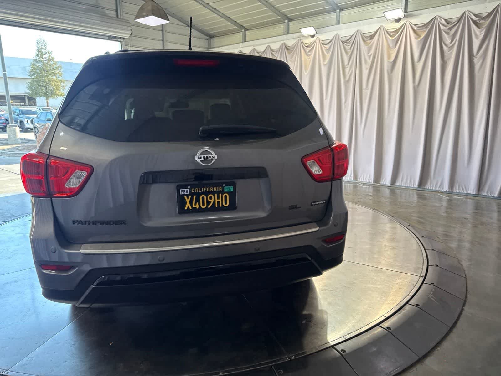 Used 2018 Nissan Pathfinder SL w/ Midnight Edition Package FWD image 6