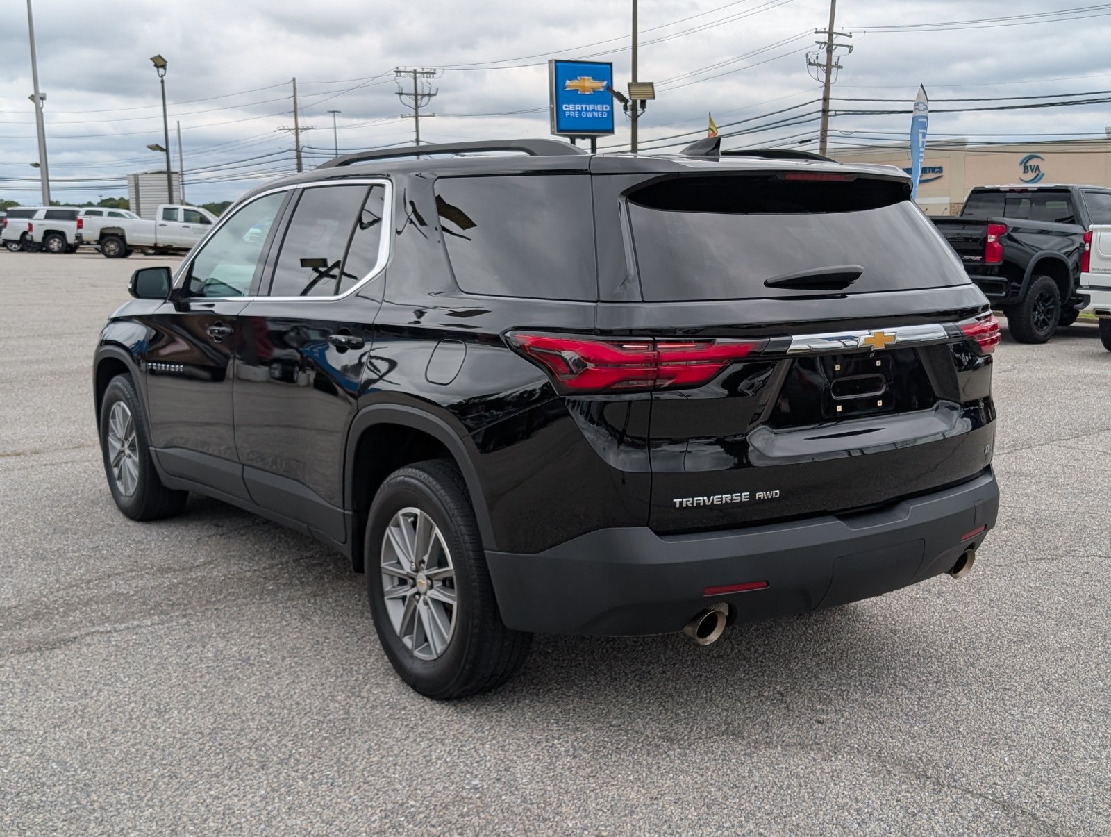 Used 2023 Chevrolet Traverse LT AWD/4WD image 5