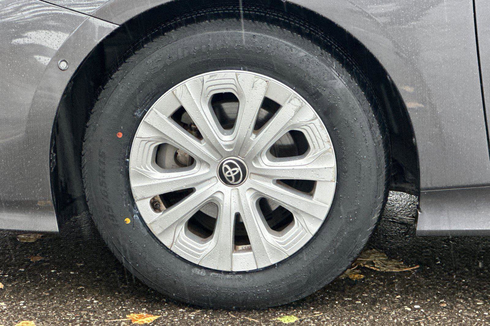 Used 2021 Toyota Prius LE image 26