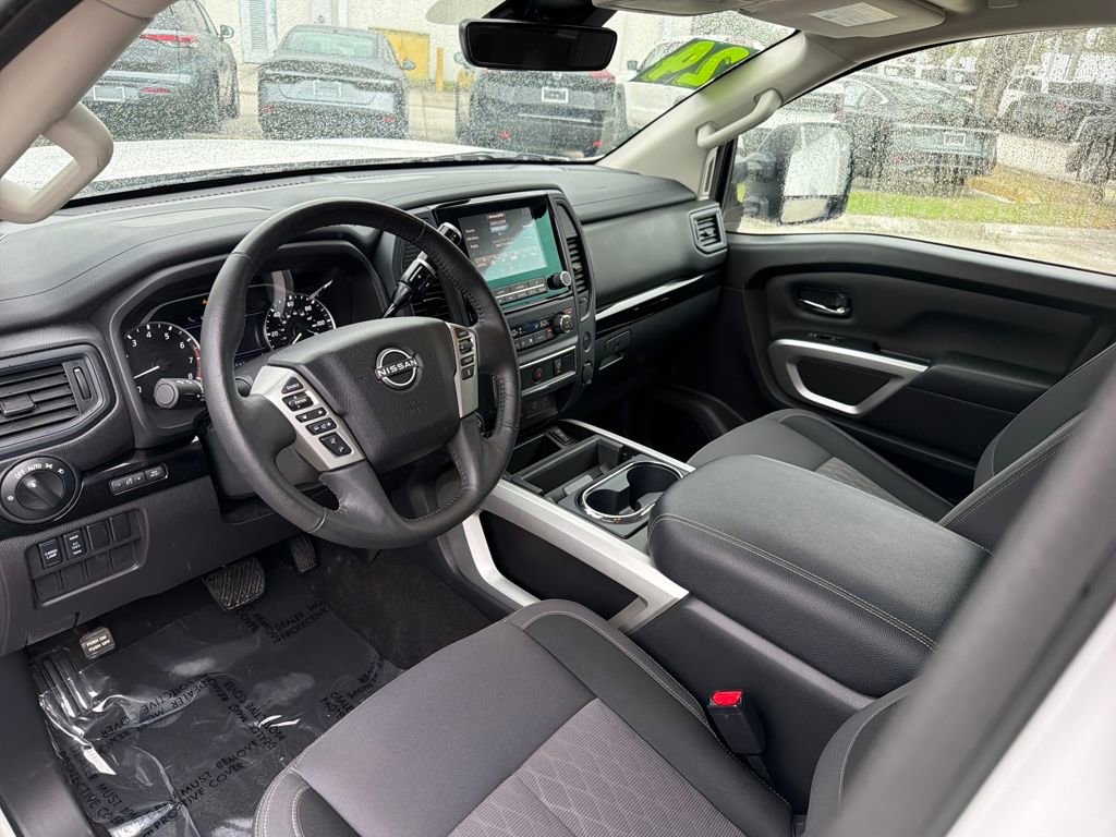 Used 2024 Nissan Titan SV w/ SV Convenience Package image 14