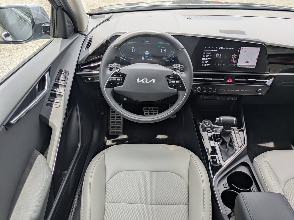 Used 2025 Kia Niro EX Touring FWD image 16