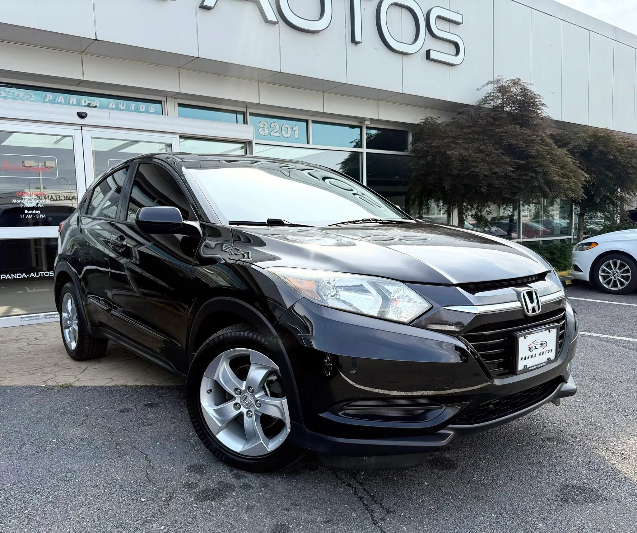 Used 2016 Honda HR-V LX image 1