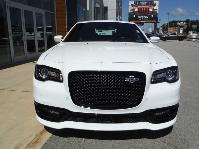 Certified 2023 Chrysler 300 C RWD image 11