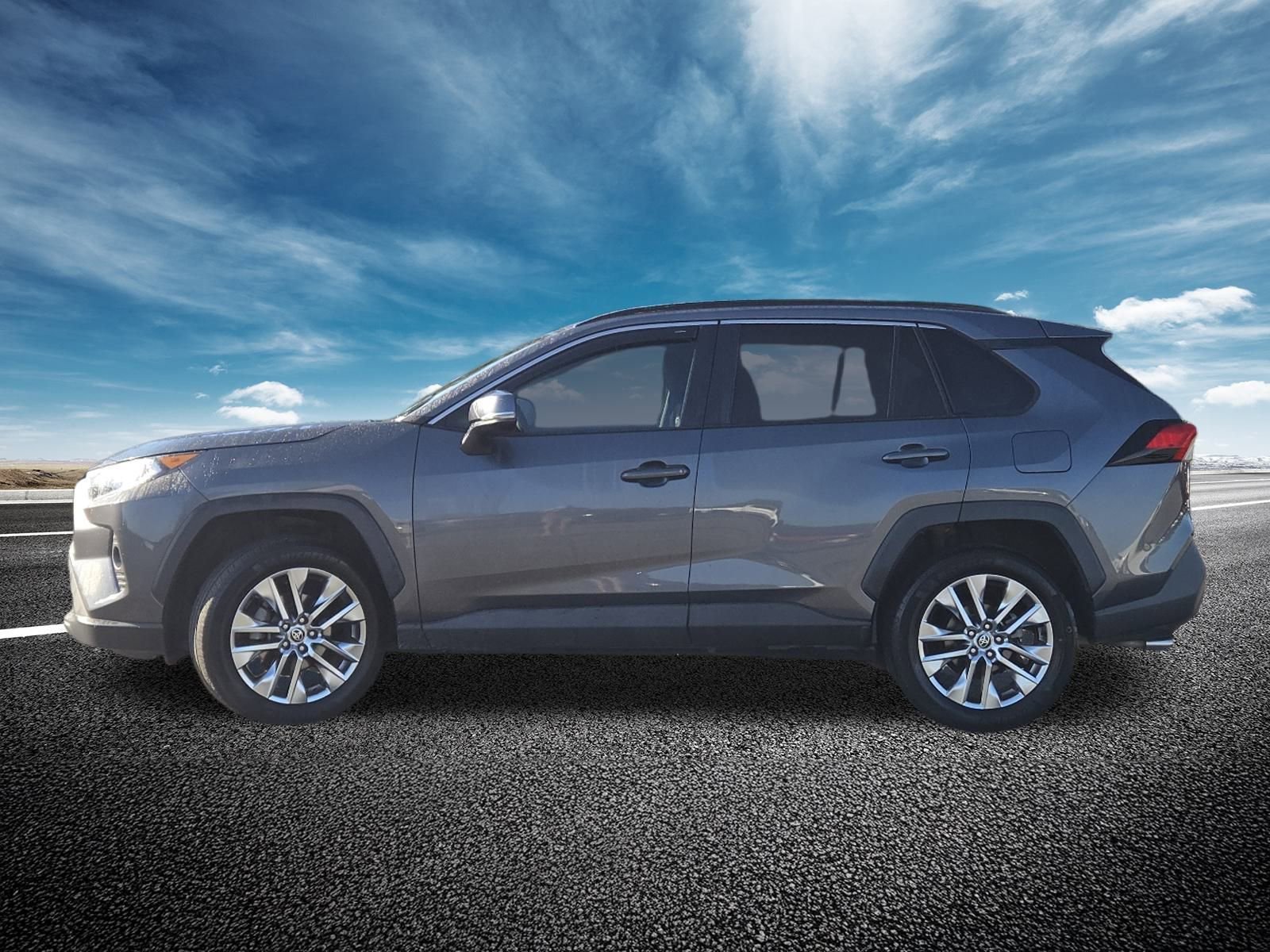 Used 2021 Toyota RAV4 XLE Premium image 15