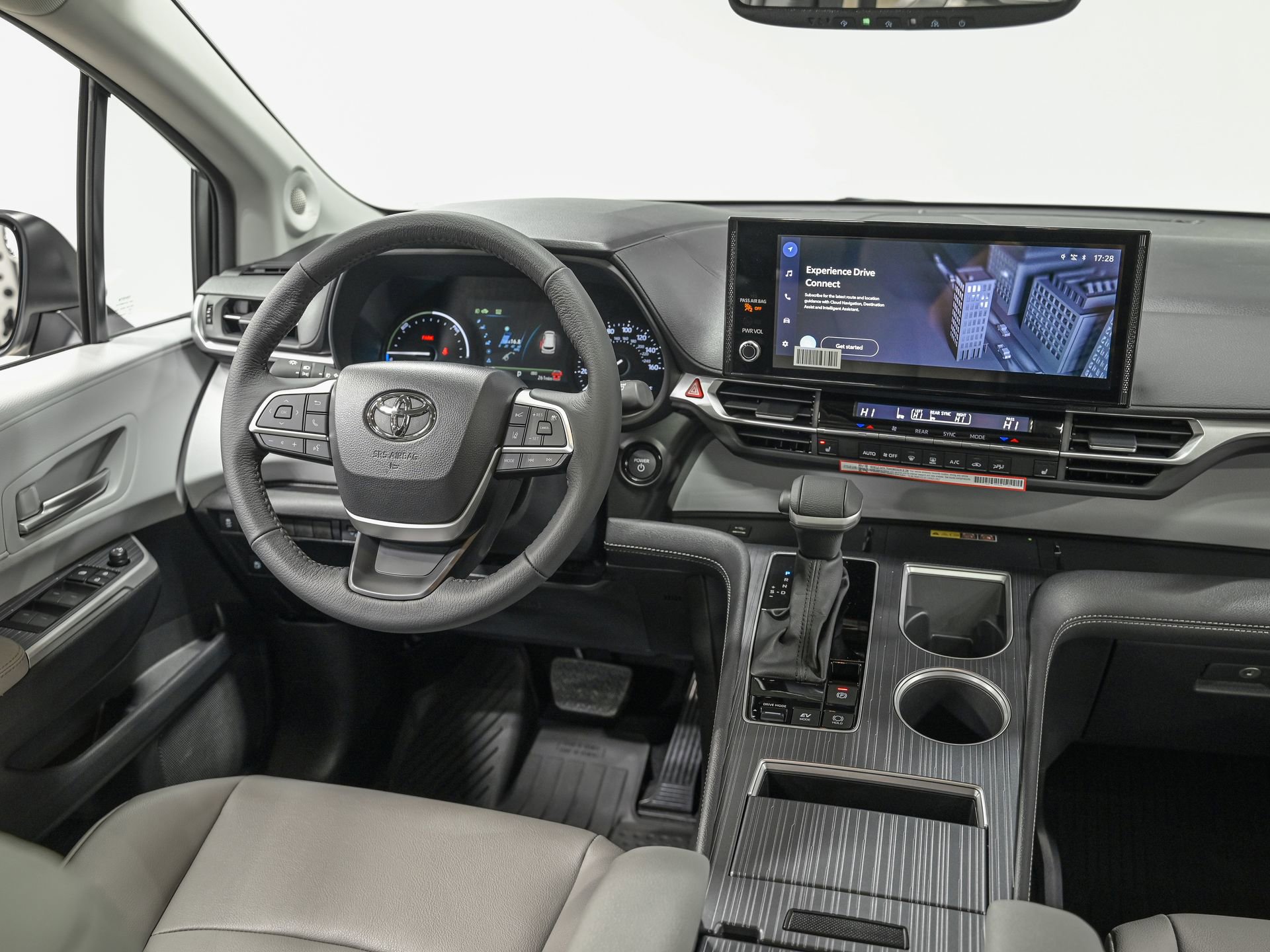 Used 2026 Toyota Sienna XLE image 28