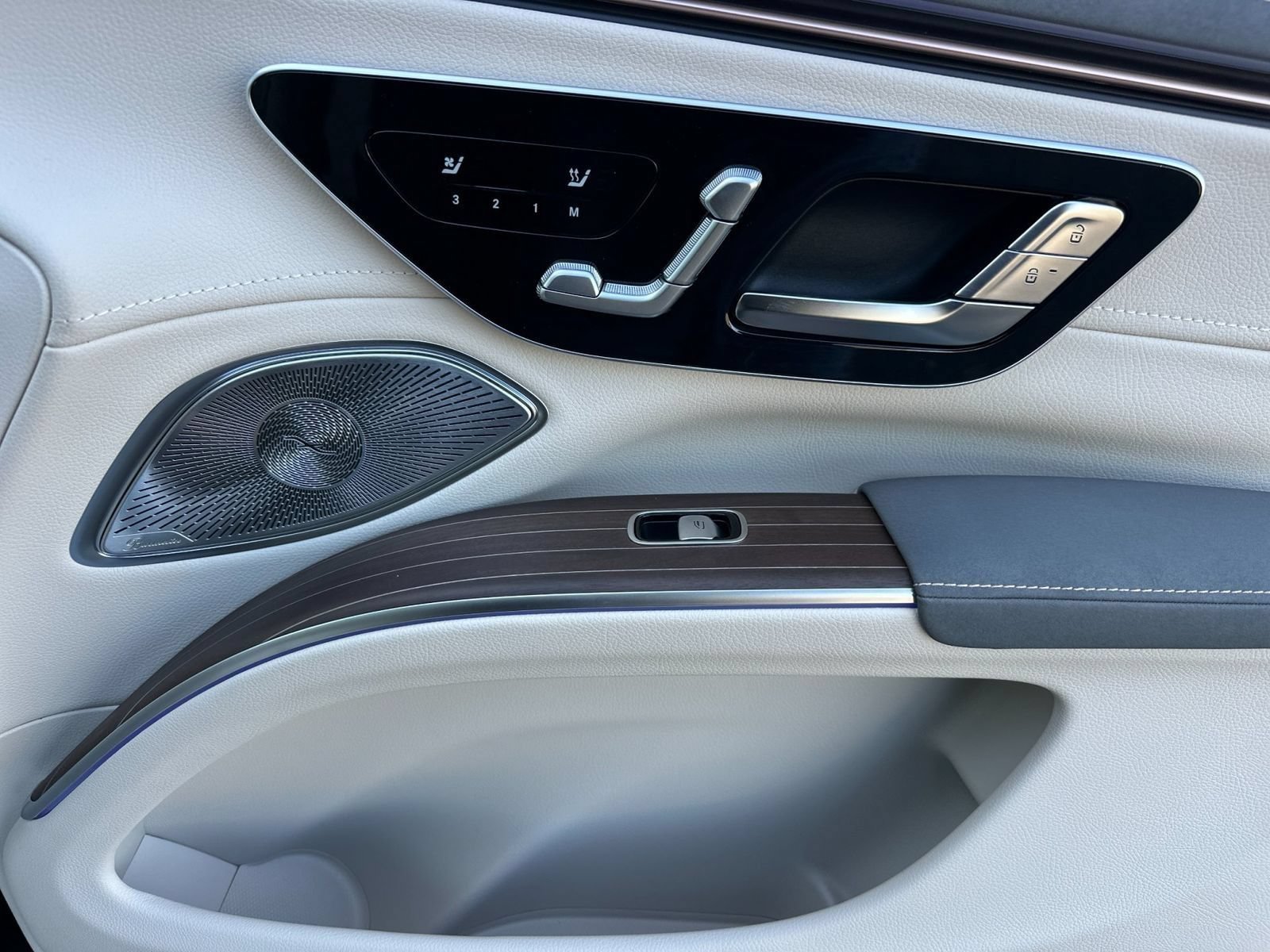 New 2026 Mercedes-Benz EQS 400 4MATIC SUV image 18