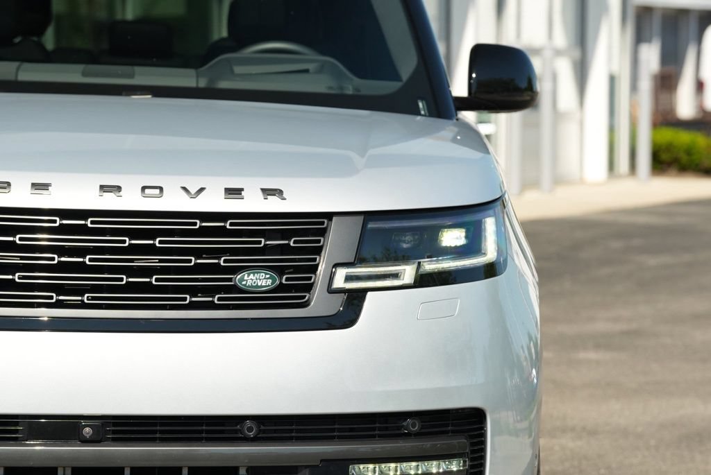Used 2025 Land Rover Range Rover SE AWD/4WD image 29