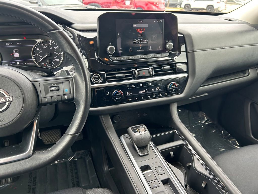 Used 2024 Nissan Pathfinder SV image 17