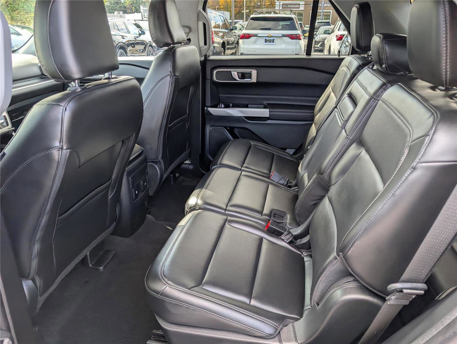 Used 2024 Ford Explorer XLT w/ Equipment Group 202A image 17