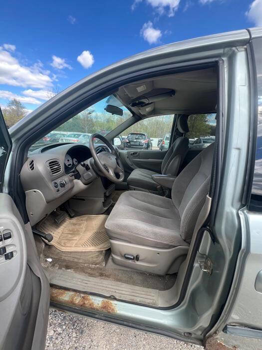 Used 2003 Dodge Caravan Sport FWD image 41