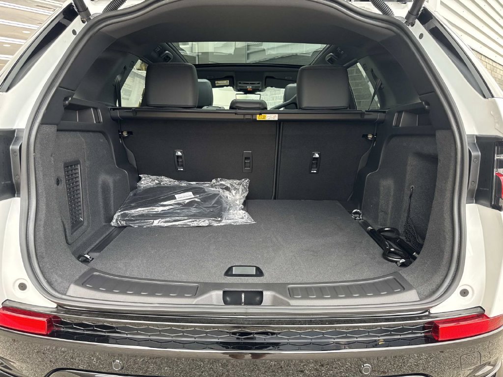 New 2026 Land Rover Discovery Sport Landmark AWD/4WD image 6