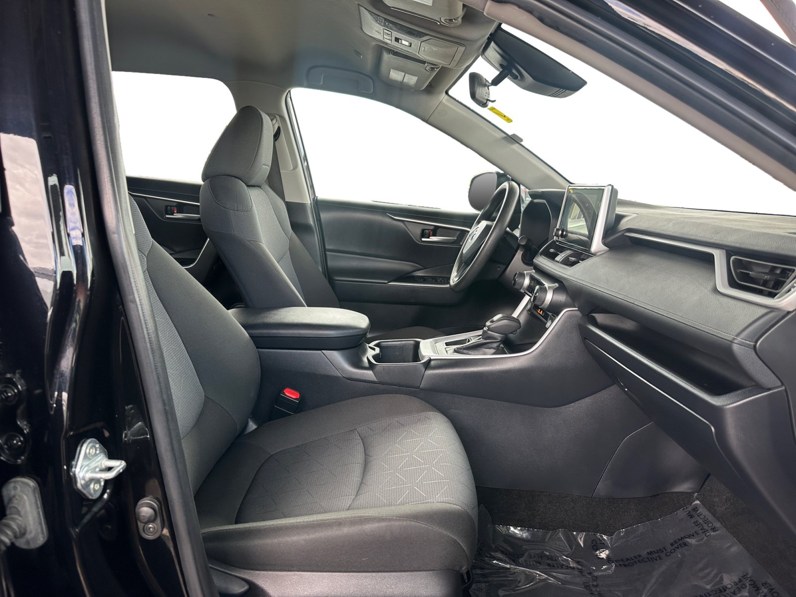 Used 2025 Toyota RAV4 XLE FWD image 15