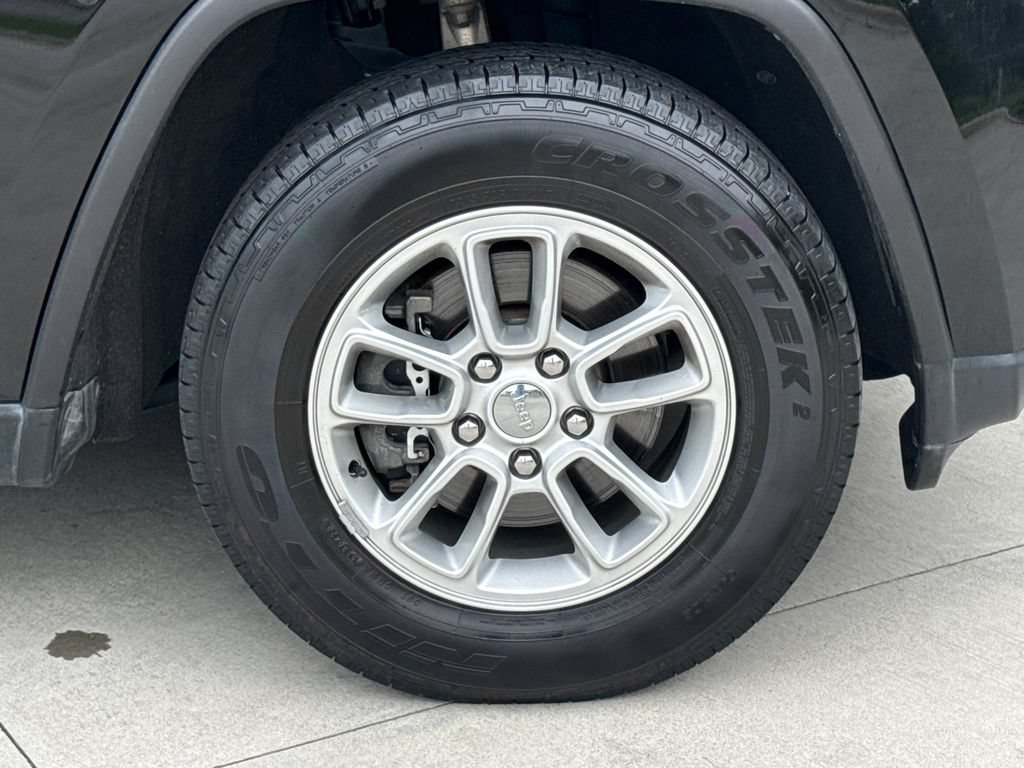 Used 2018 Jeep Grand Cherokee Laredo RWD image 11