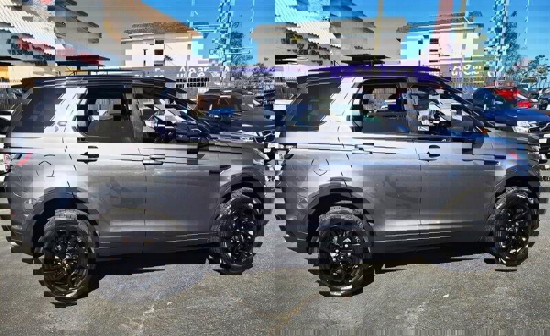 Used 2019 Land Rover Discovery Sport SE image 9