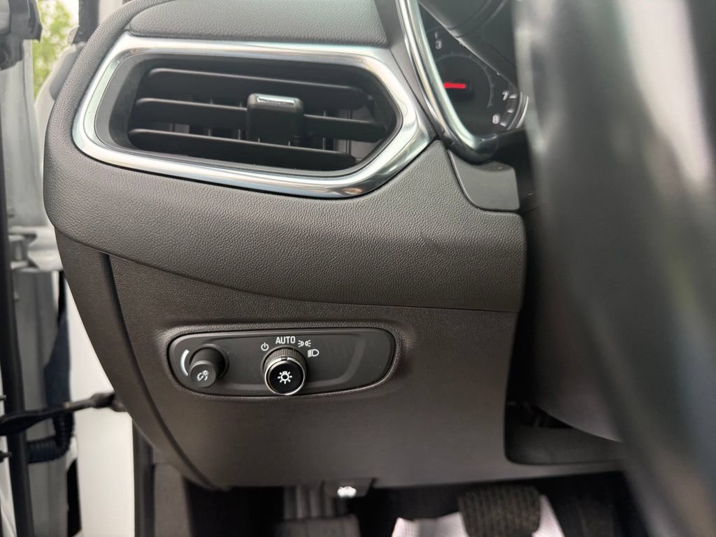 Used 2024 Chevrolet Equinox LT w/ LPO, Floor Liner Package FWD image 35