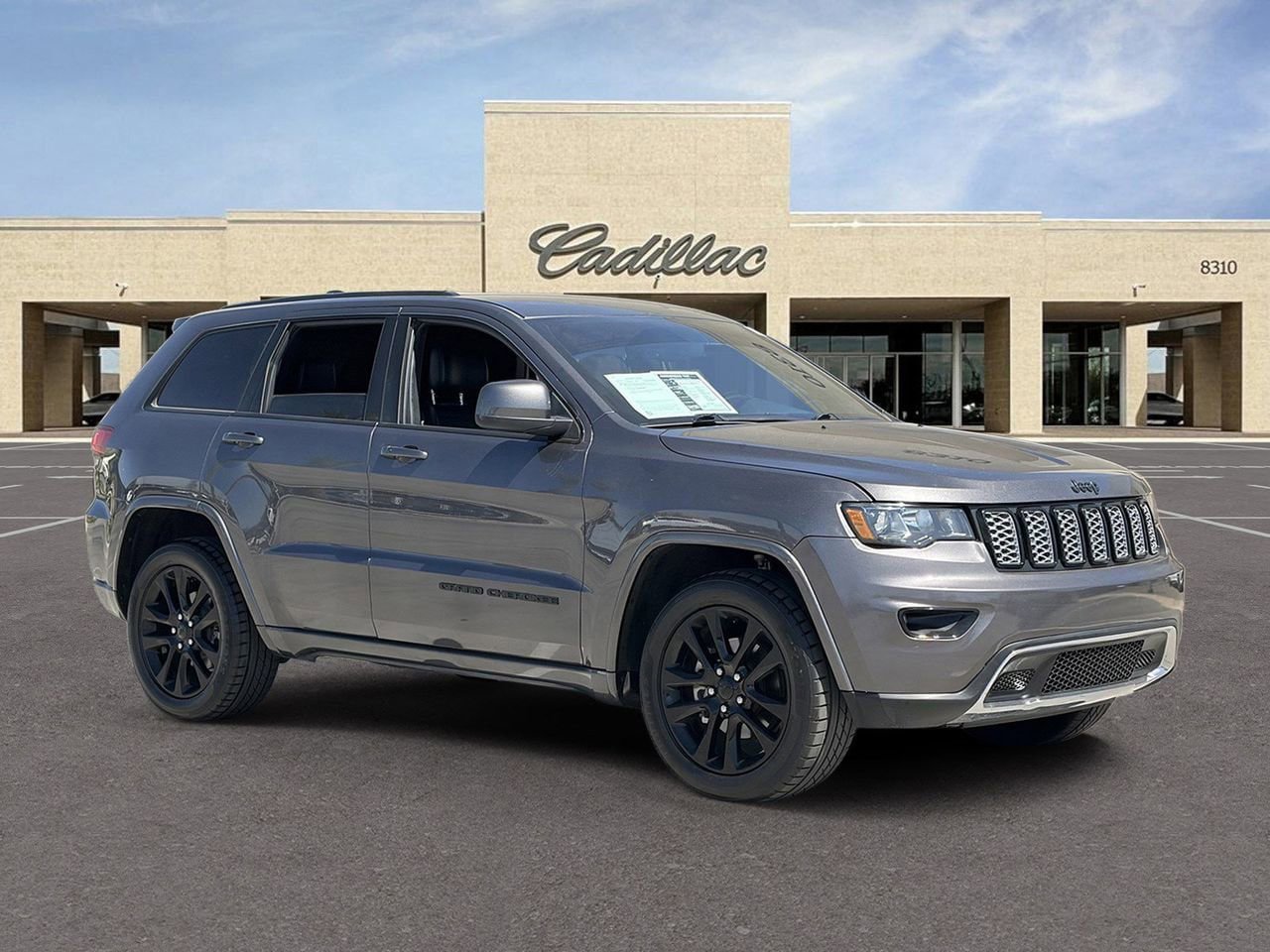 Used 2018 Jeep Grand Cherokee Altitude RWD image 3