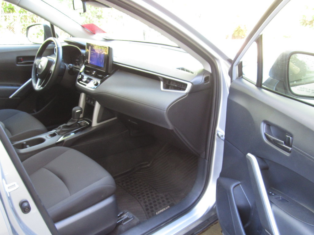 Used 2025 Toyota Corolla Cross LE AWD/4WD image 16