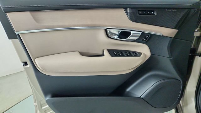 New 2026 Volvo XC90 T8 Plus w/ Protection Package Premier AWD/4WD image 9