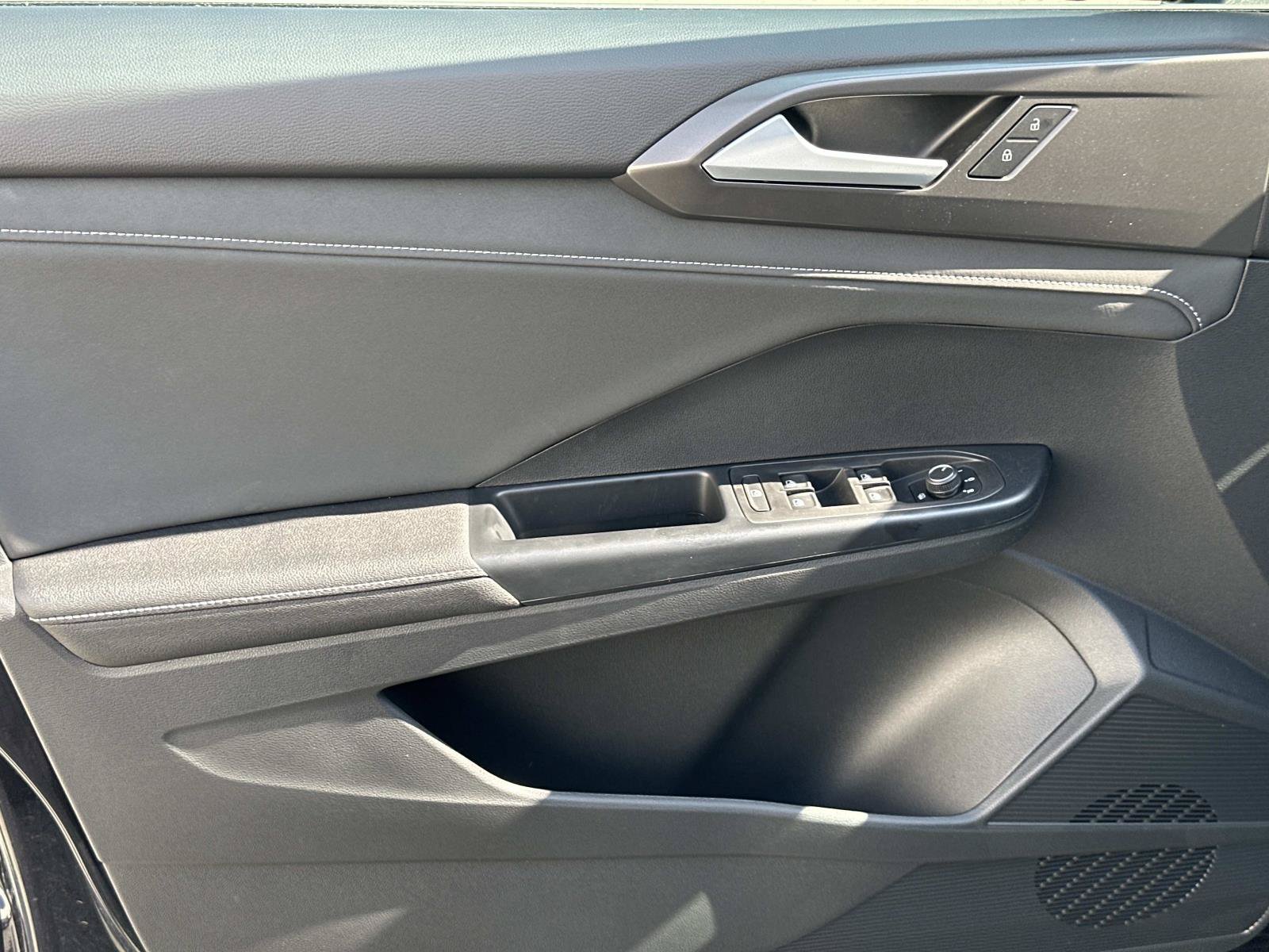 New 2027 Volkswagen Taos SE FWD image 22