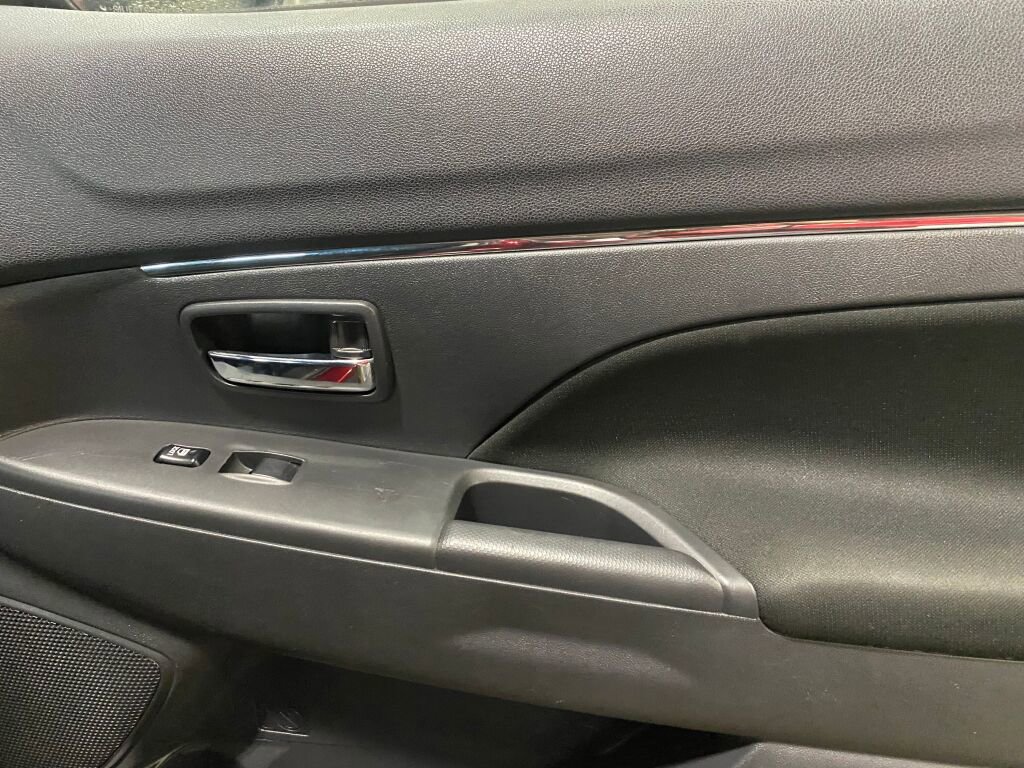Used 2021 Mitsubishi Outlander Sport ES image 24