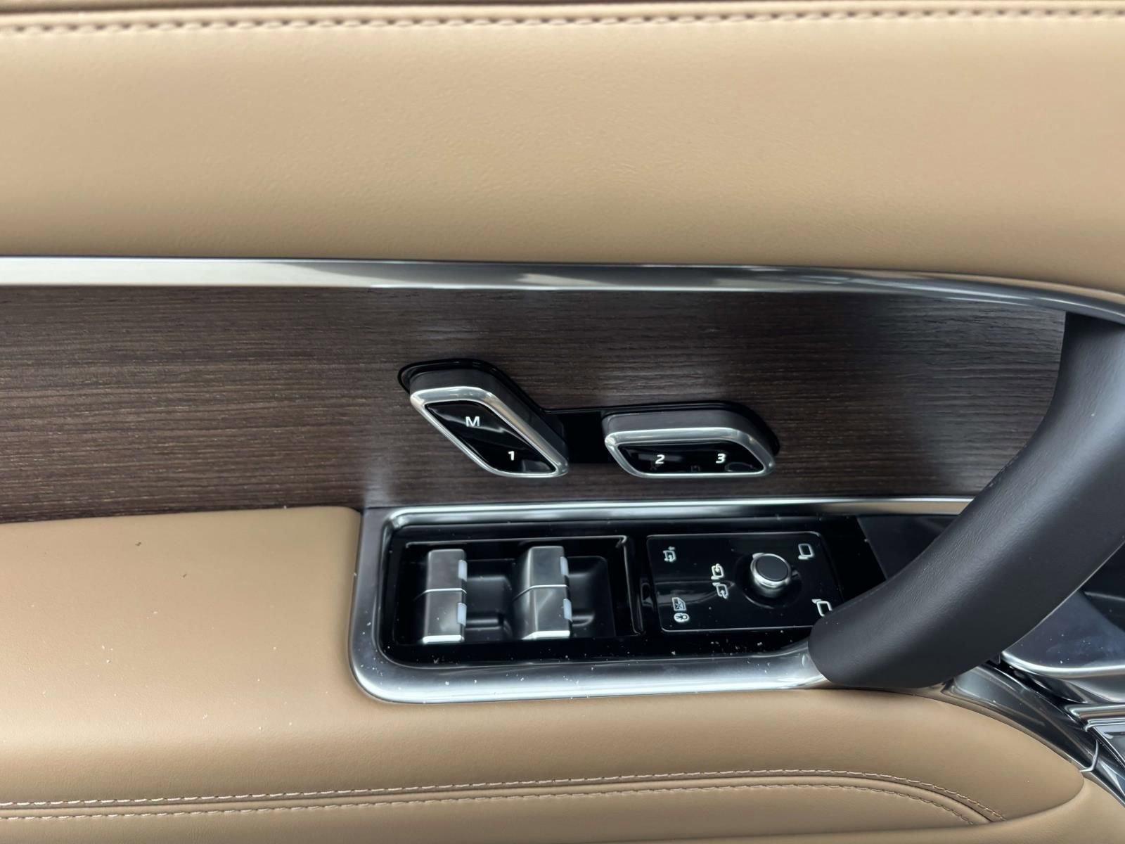 New 2026 Land Rover Range Rover SE image 12