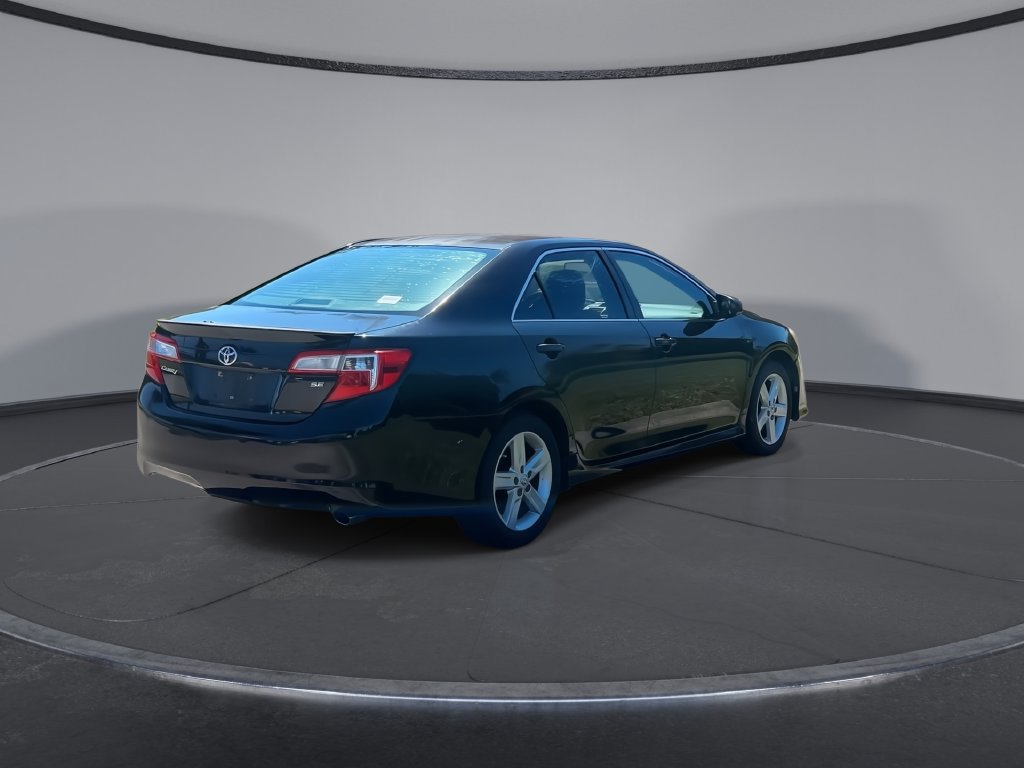 Used 2014 Toyota Camry SE FWD image 8