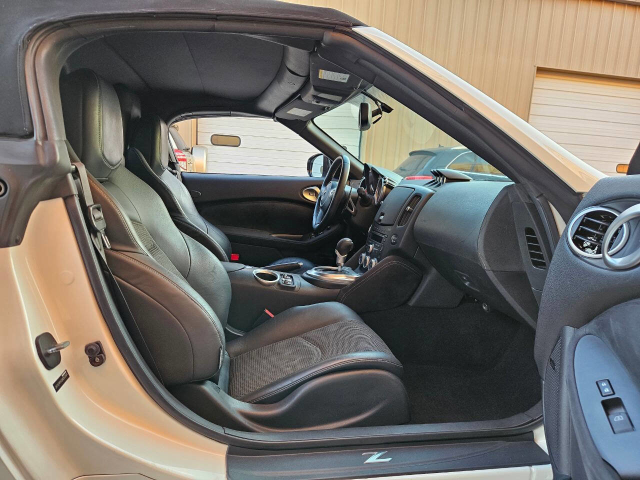 Used 2010 Nissan 370Z Touring image 16