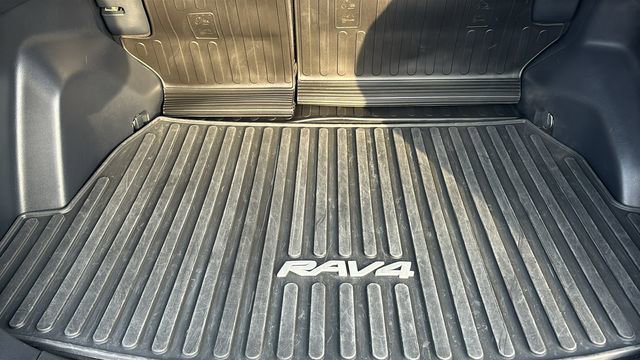 Used 2025 Toyota RAV4 LE image 33