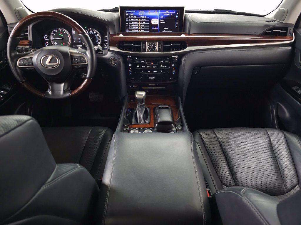 Used 2020 Lexus LX 570 4WD w/ Luxury Package image 13