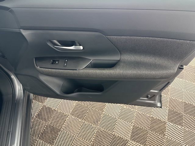 Used 2025 Nissan Kicks SV image 24