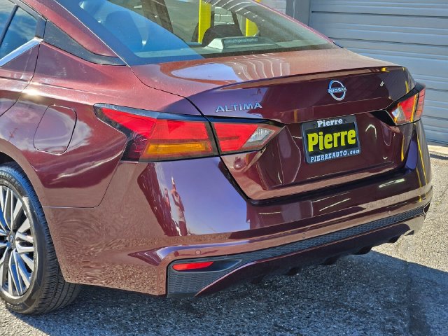 Used 2025 Nissan Altima 2.5 SV FWD image 12