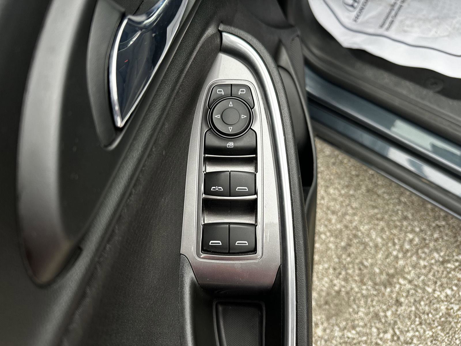 Used 2021 Chevrolet Malibu LT FWD image 9