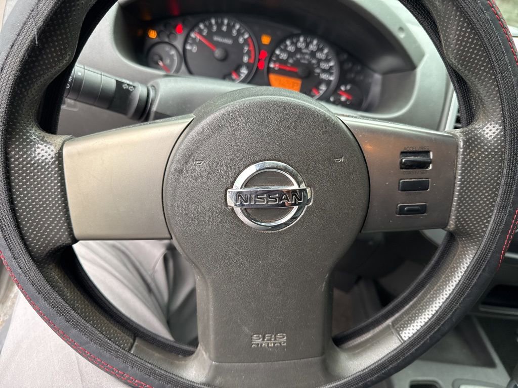 Used 2011 Nissan Frontier SV image 2