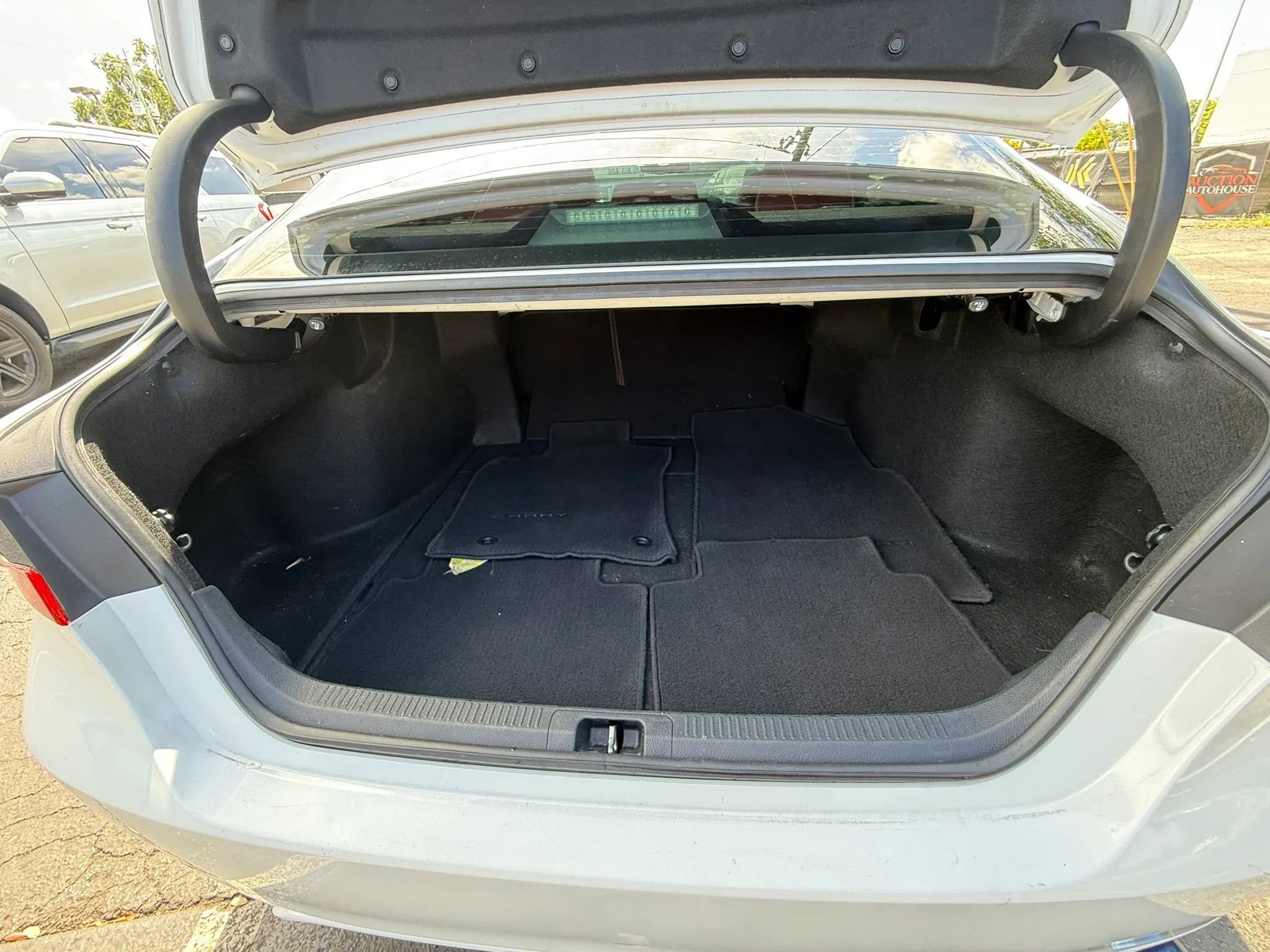 Used 2020 Toyota Camry XSE FWD image 23