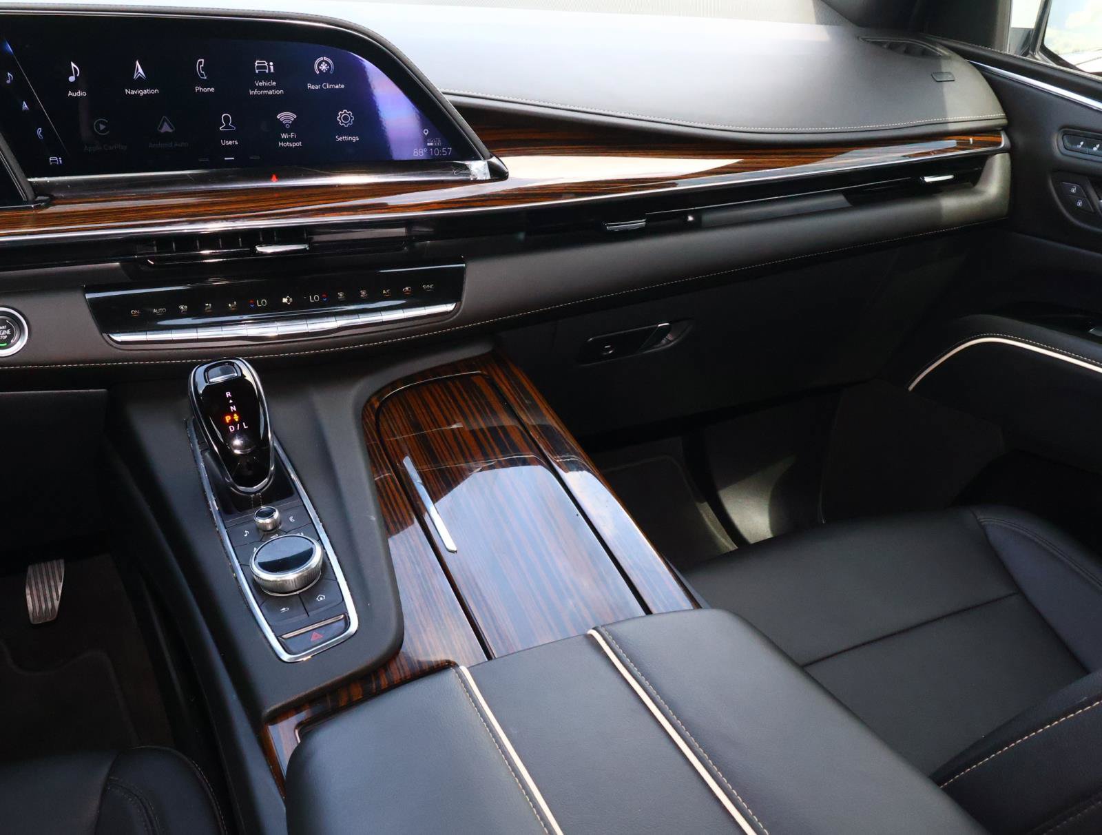 Used 2022 Cadillac Escalade Luxury RWD image 16