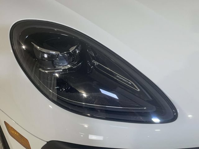 Certified 2024 Porsche Macan AWD/4WD image 16