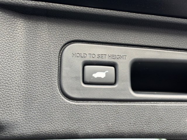 Used 2025 Honda Pilot EX-L image 6