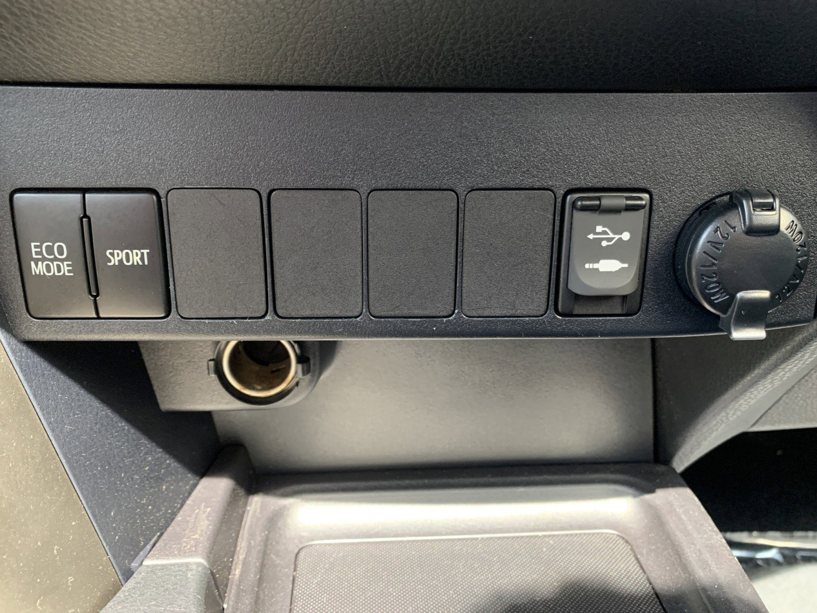 Used 2013 Toyota RAV4 XLE AWD/4WD image 19